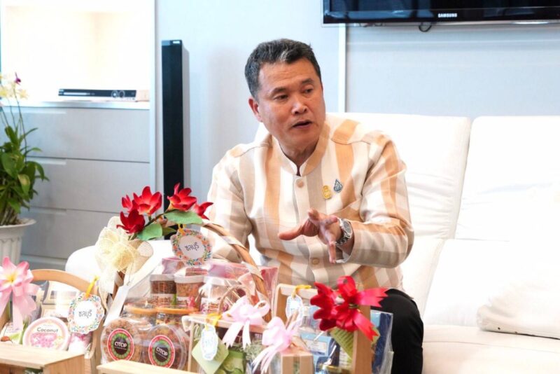 อธิบดี พช.เชิญชวนคนไทยอุดหนุนกระเช้าของขวัญจากฝีมือภูมิปัญญาไทย ในงาน “OTOP City 2020”