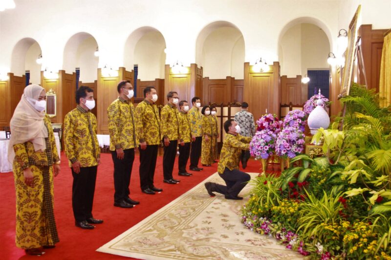 ไอแบงก์ ถวายแจกันดอกไม้และลงนามถวายพระพร สมเด็จพระกนิษฐาธิราชเจ้า กรมสมเด็จพระเทพรัตนราชสุดาฯ สยามบรมราชกุมารี