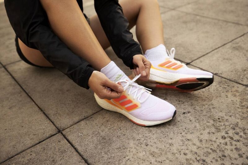 อาดิดาส เปิดตัวรองเท้าวิ่ง “อัลตร้าบูสท์ 22” สีใหม่ พร้อบจับมือ White Ribbon มอบความปลอดภัยให้กับนักวิ่งหญิงทั่วโลก