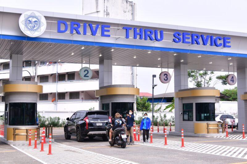 สำนักงานสลากฯ เปิดให้บริการจ่ายเงินรางวัล Drive Thru Service วันแรก