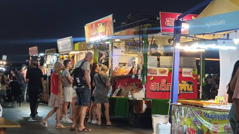 ‘ช็อป ชิม เพลิน เดินชิลล์ Food Trucks & SME’แจ้งเกิดยอดขายพุ่ง